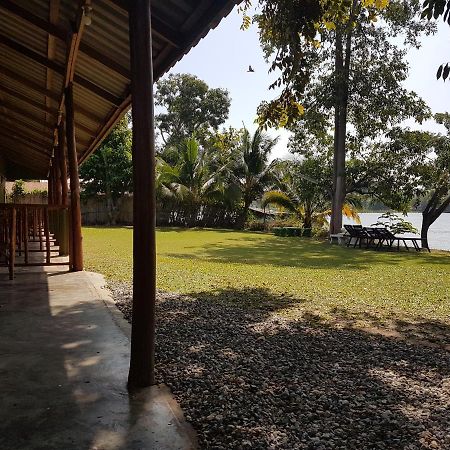 Aajam Riverfront Rooms Kanchanaburi Exterior photo