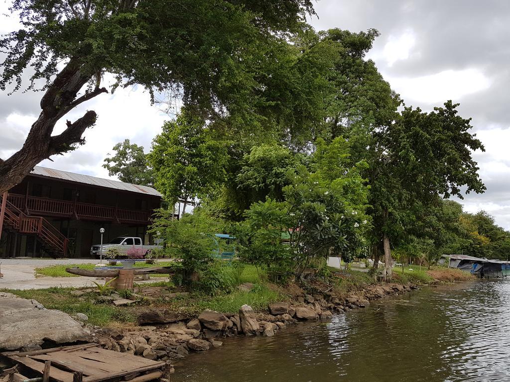 Aajam Riverfront Rooms Kanchanaburi Exterior photo
