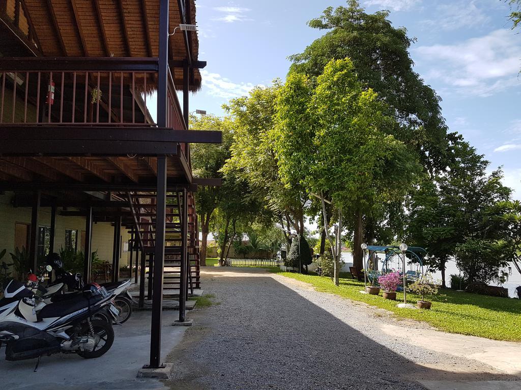 Aajam Riverfront Rooms Kanchanaburi Exterior photo