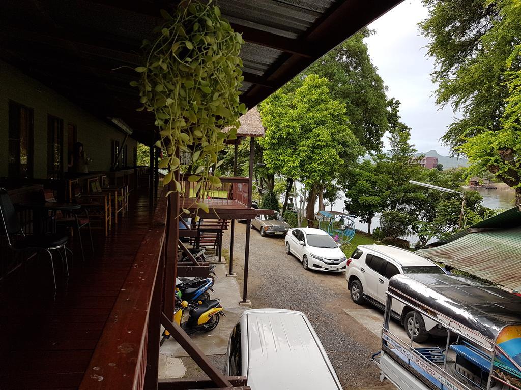 Aajam Riverfront Rooms Kanchanaburi Exterior photo