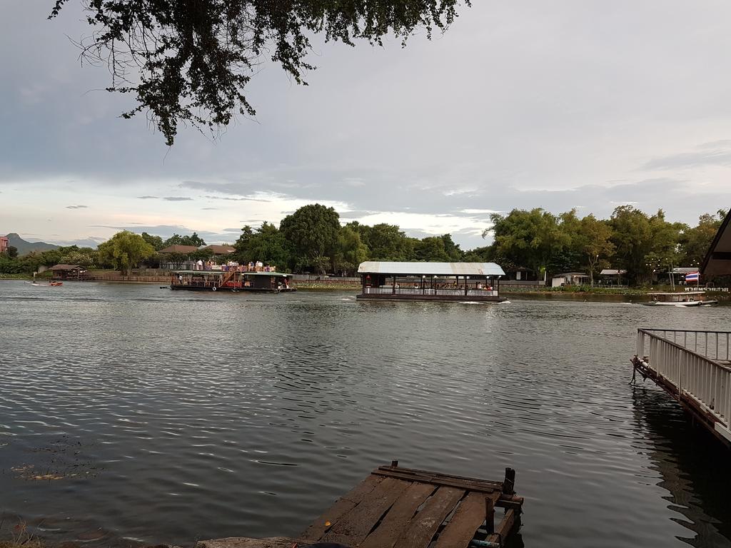 Aajam Riverfront Rooms Kanchanaburi Exterior photo