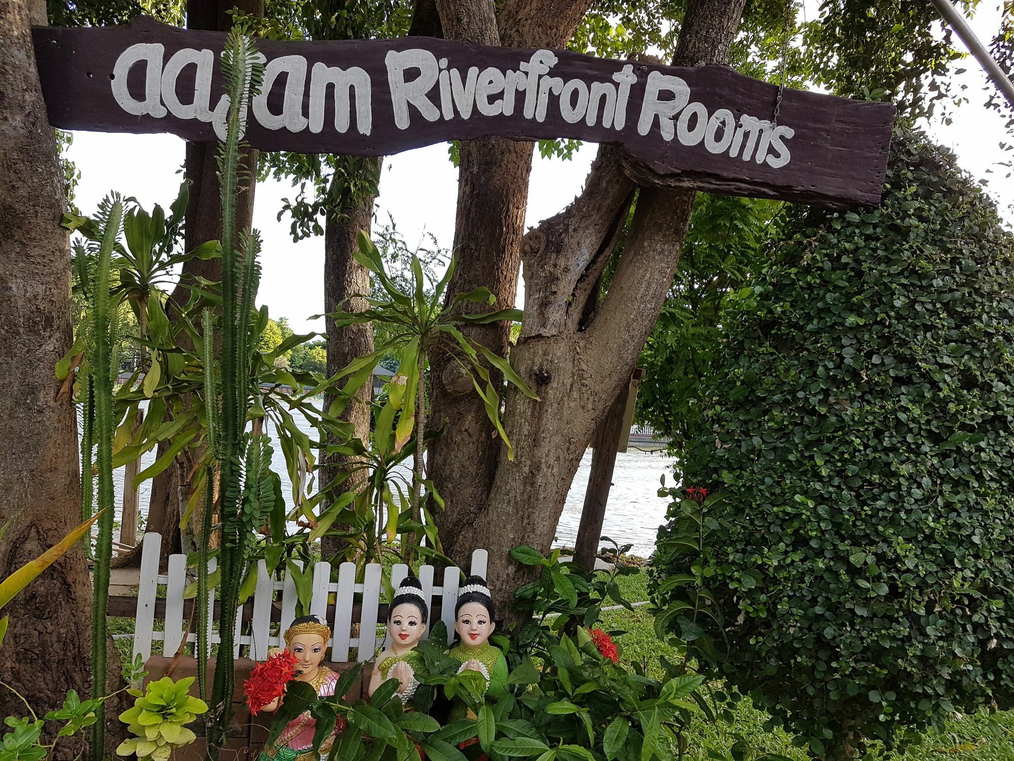 Aajam Riverfront Rooms Kanchanaburi Exterior photo