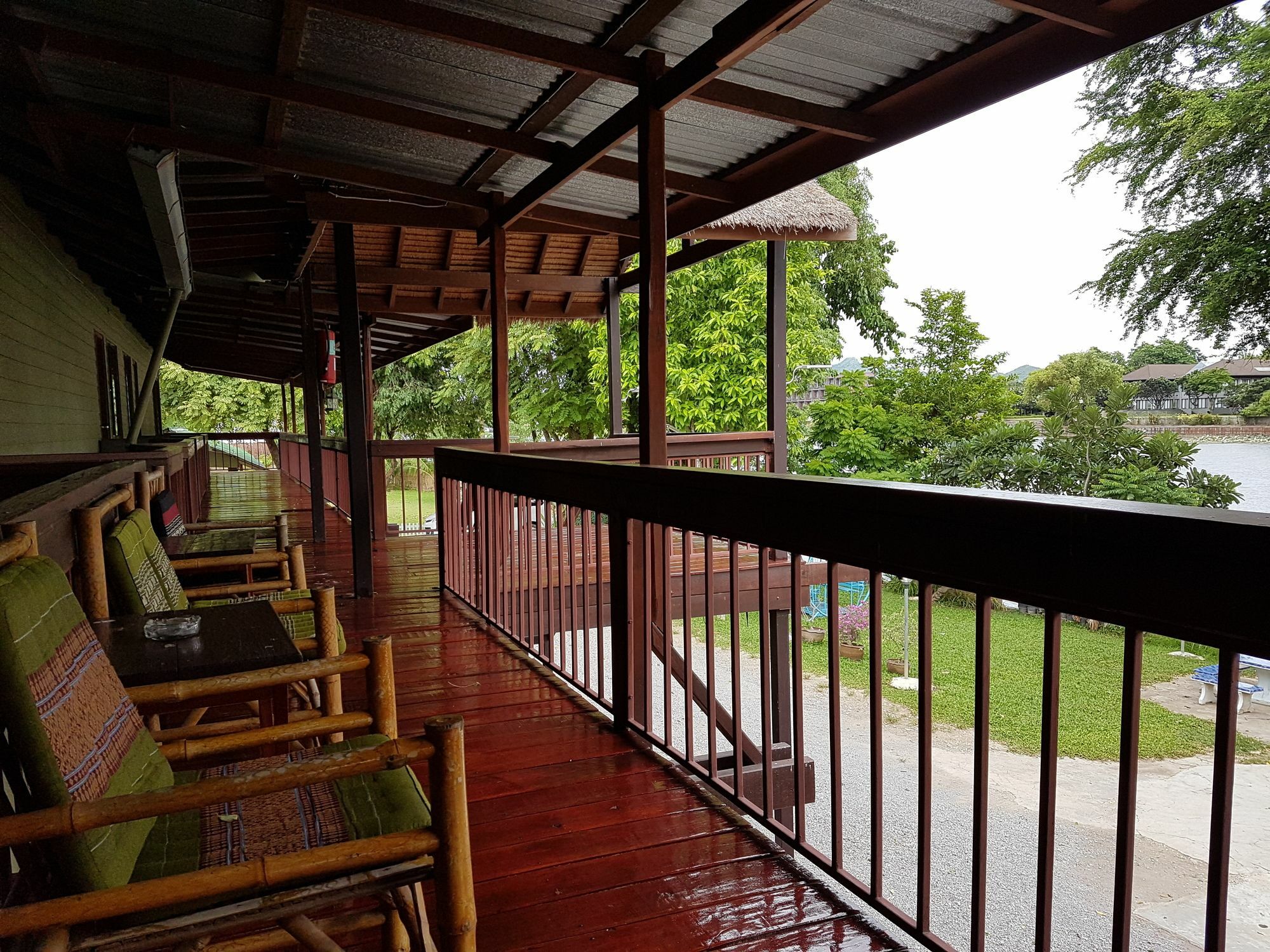 Aajam Riverfront Rooms Kanchanaburi Exterior photo