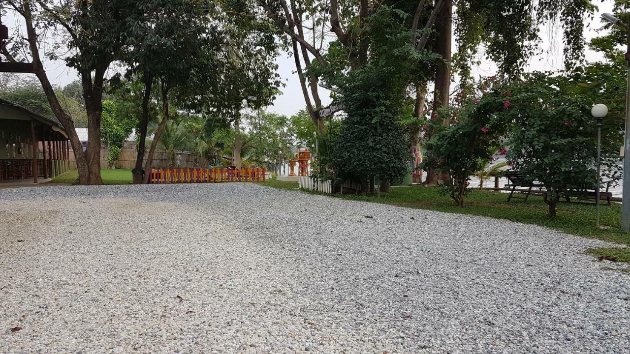 Aajam Riverfront Rooms Kanchanaburi Exterior photo