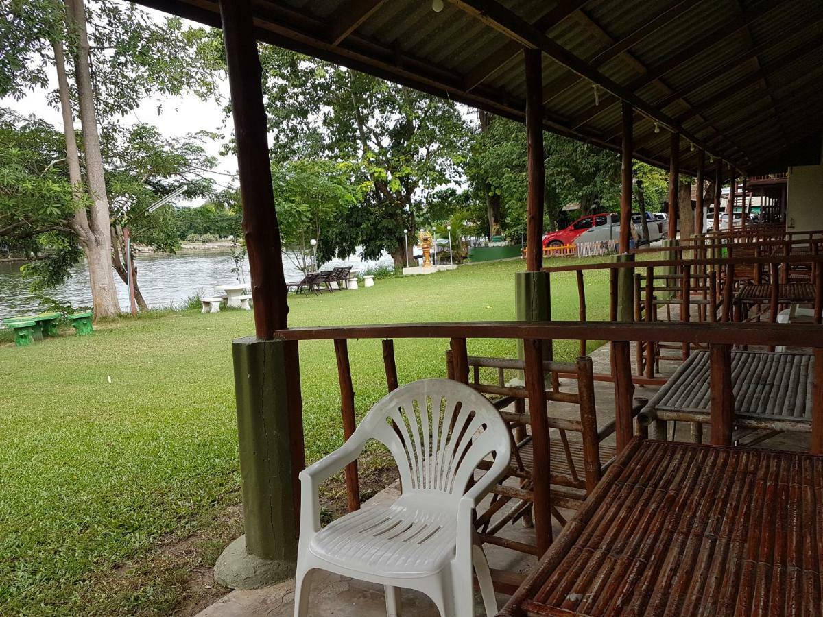 Aajam Riverfront Rooms Kanchanaburi Exterior photo