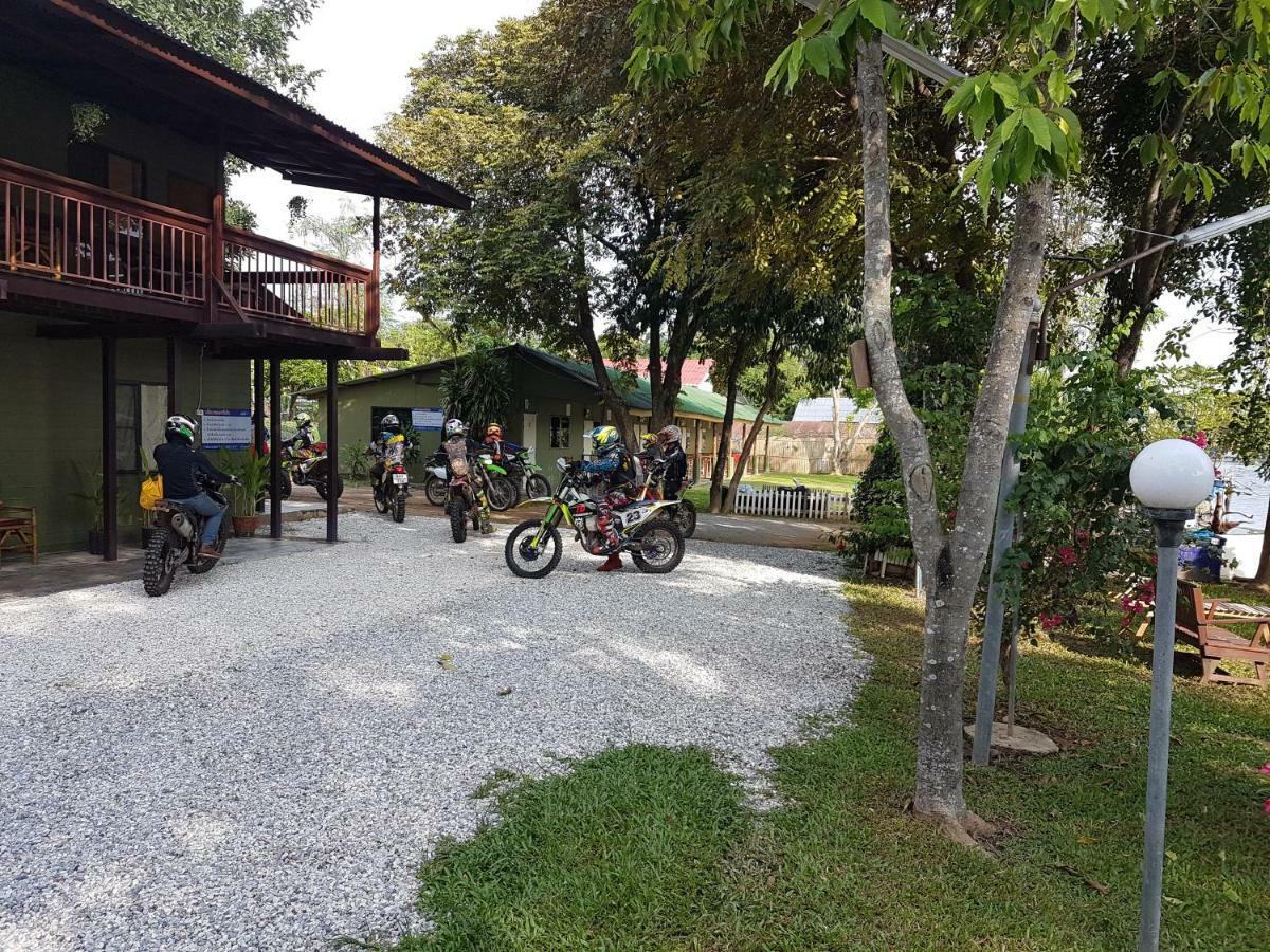 Aajam Riverfront Rooms Kanchanaburi Exterior photo