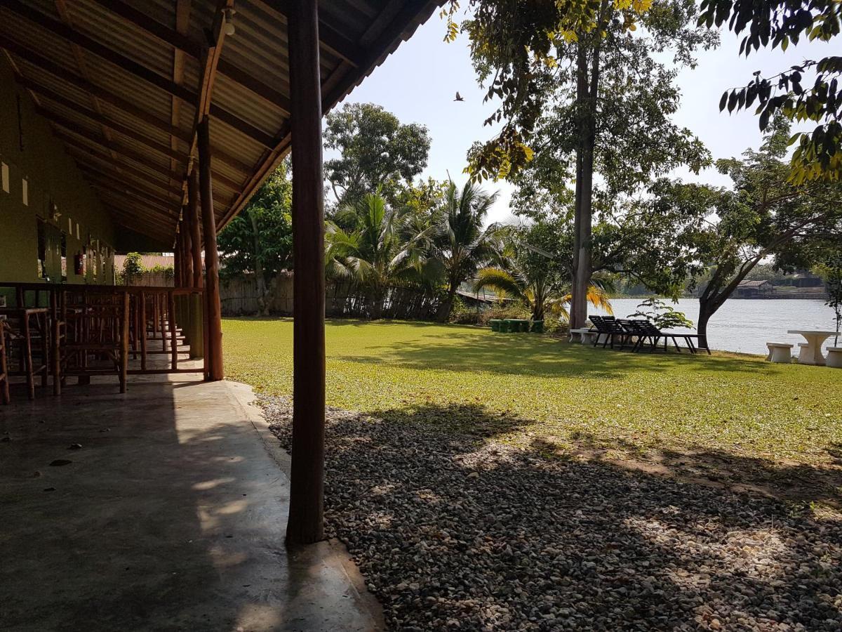 Aajam Riverfront Rooms Kanchanaburi Exterior photo