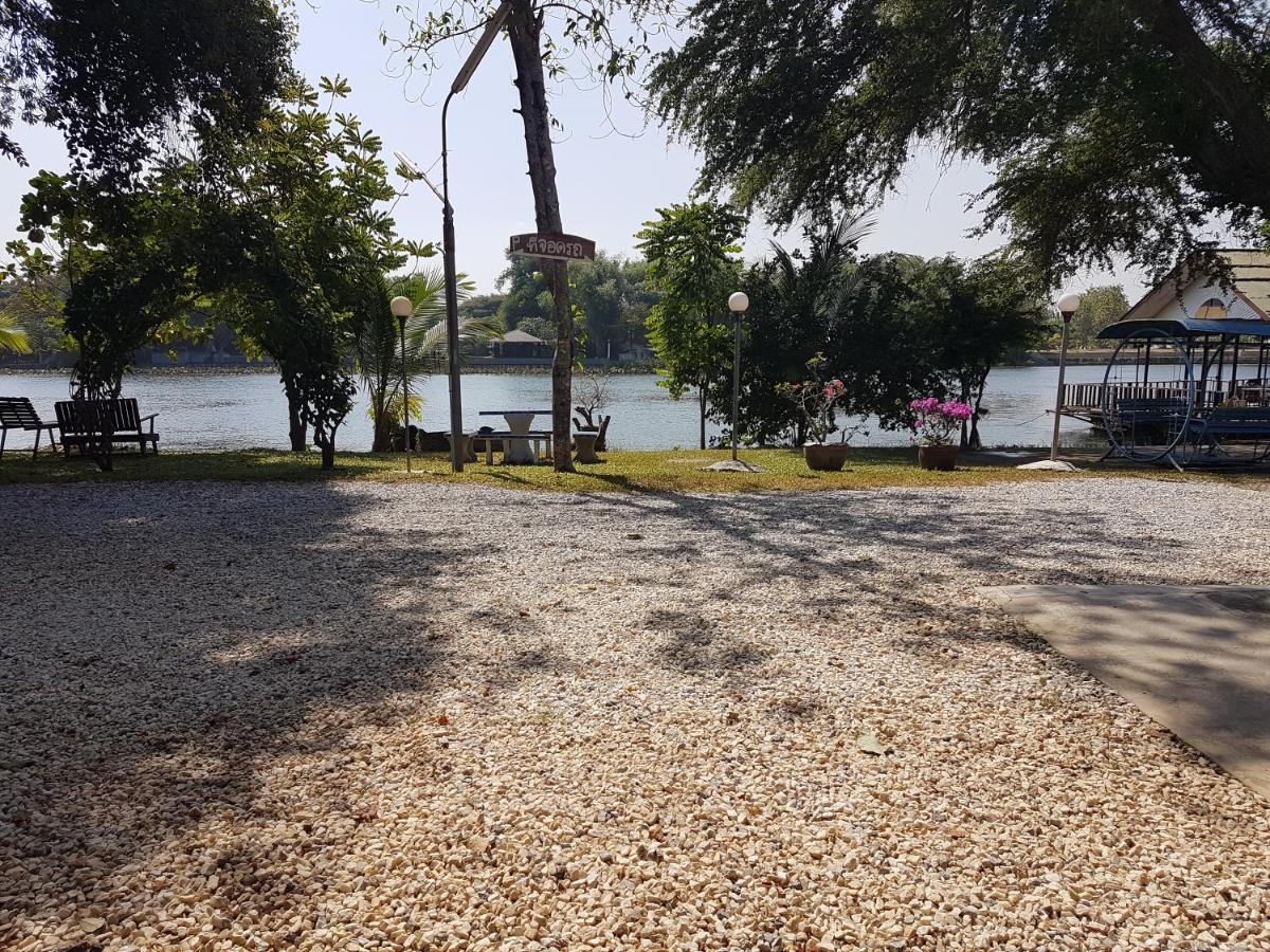 Aajam Riverfront Rooms Kanchanaburi Exterior photo